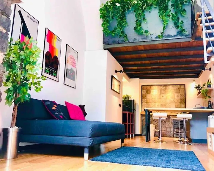 Oli-Oli House City Center, Two Adjacent House X11 People,Double Kitchen, Courtyard, Catania 0*,