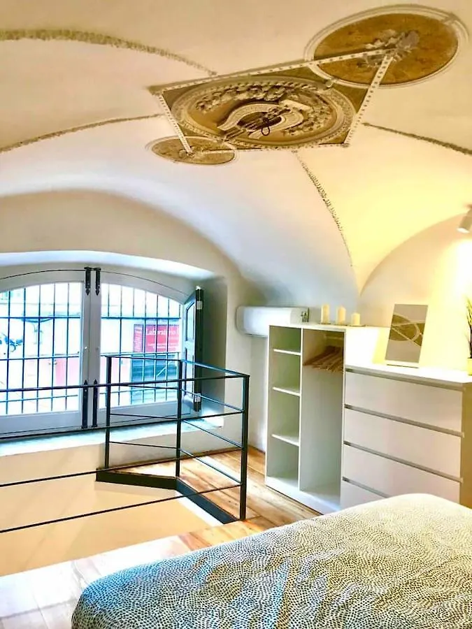 Oli-Oli House City Center, Two Adjacent House X11 People,Double Kitchen, Courtyard, Catania