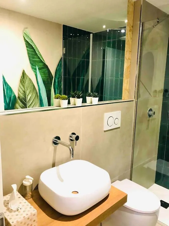 Oli-Oli House City Center, Two Adjacent House X11 People,Double Kitchen, Courtyard, Catania