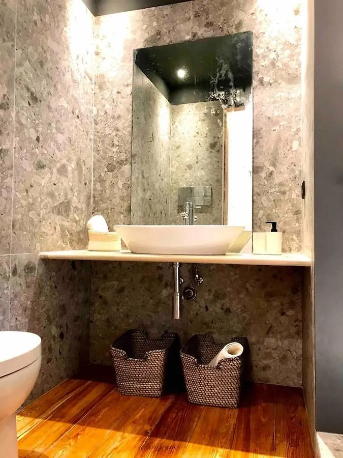 Oli-Oli House City Center, Two Adjacent House X11 People,Double Kitchen, Courtyard, Catania Holiday home