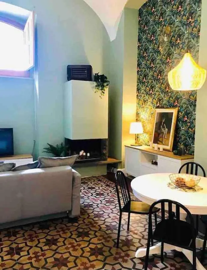 Oli-Oli House City Center, Two Adjacent House X11 People,Double Kitchen, Courtyard, Catania
