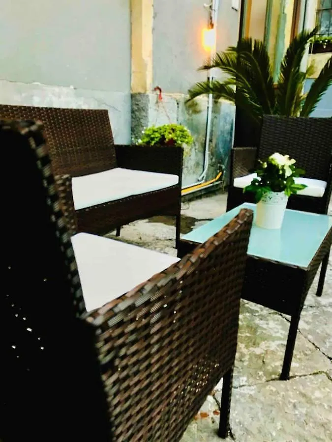 Holiday home Oli-Oli House City Center, Two Adjacent House X11 People,Double Kitchen, Courtyard, Catania