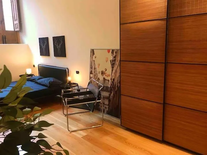 Oli-Oli House City Center, Two Adjacent House X11 People,Double Kitchen, Courtyard, Catania Holiday home