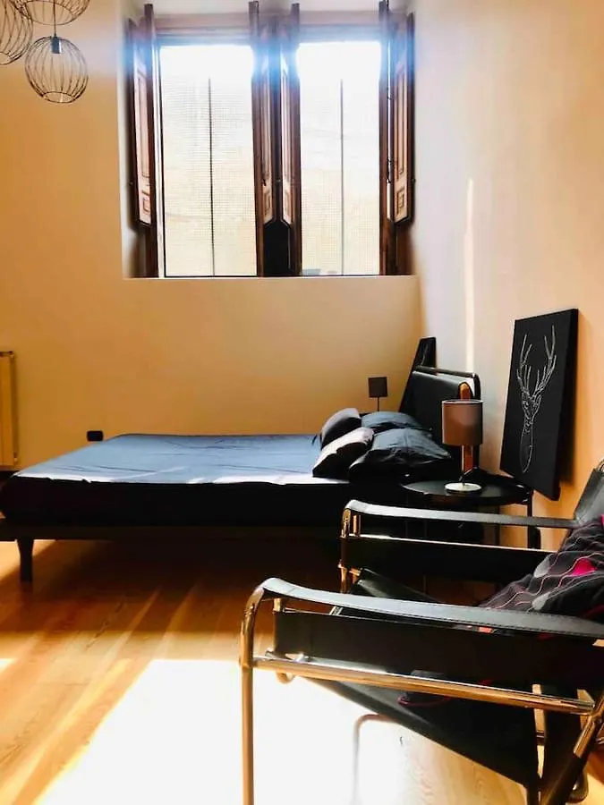 Oli-Oli House City Center, Two Adjacent House X11 People,Double Kitchen, Courtyard, Catania Italy