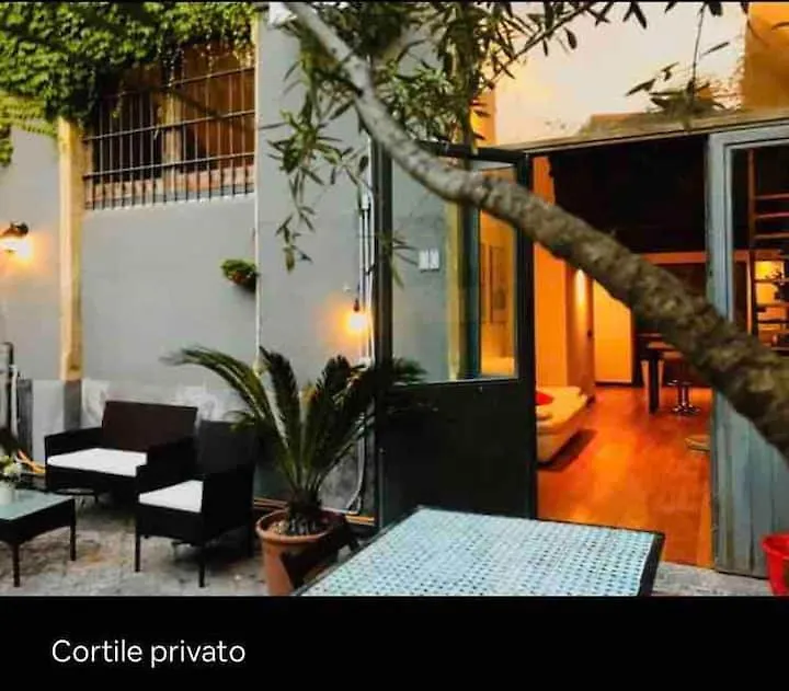 Oli-Oli House City Center, Two Adjacent House X11 People,Double Kitchen, Courtyard, Catania
