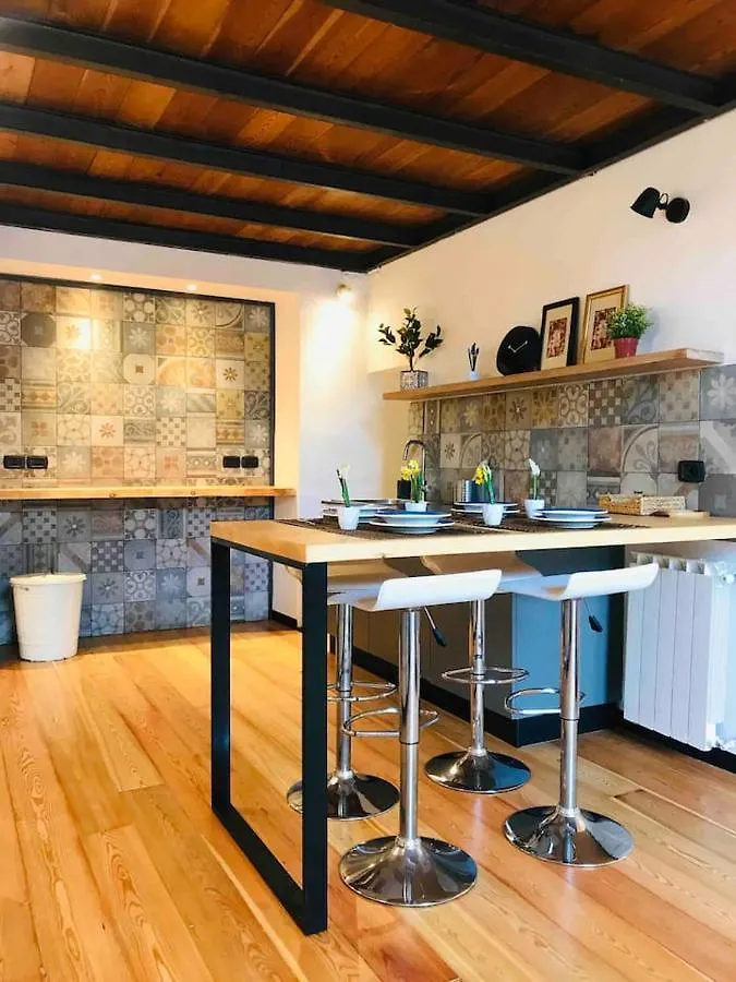Oli-Oli House City Center, Two Adjacent House X11 People,Double Kitchen, Courtyard, Catania Holiday home